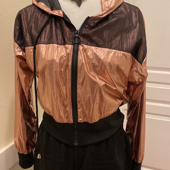 Metallic Foil Cropped Windbreaker - Picture 5 of 9
